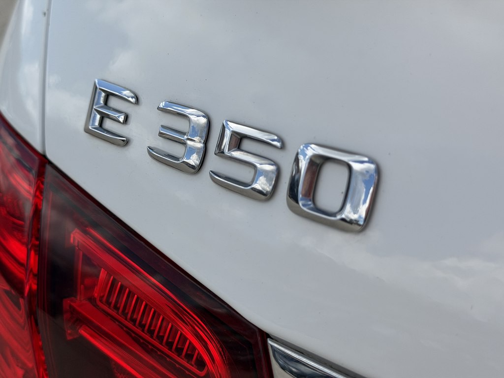 2016 Mercedes-Benz E-Class Image 9