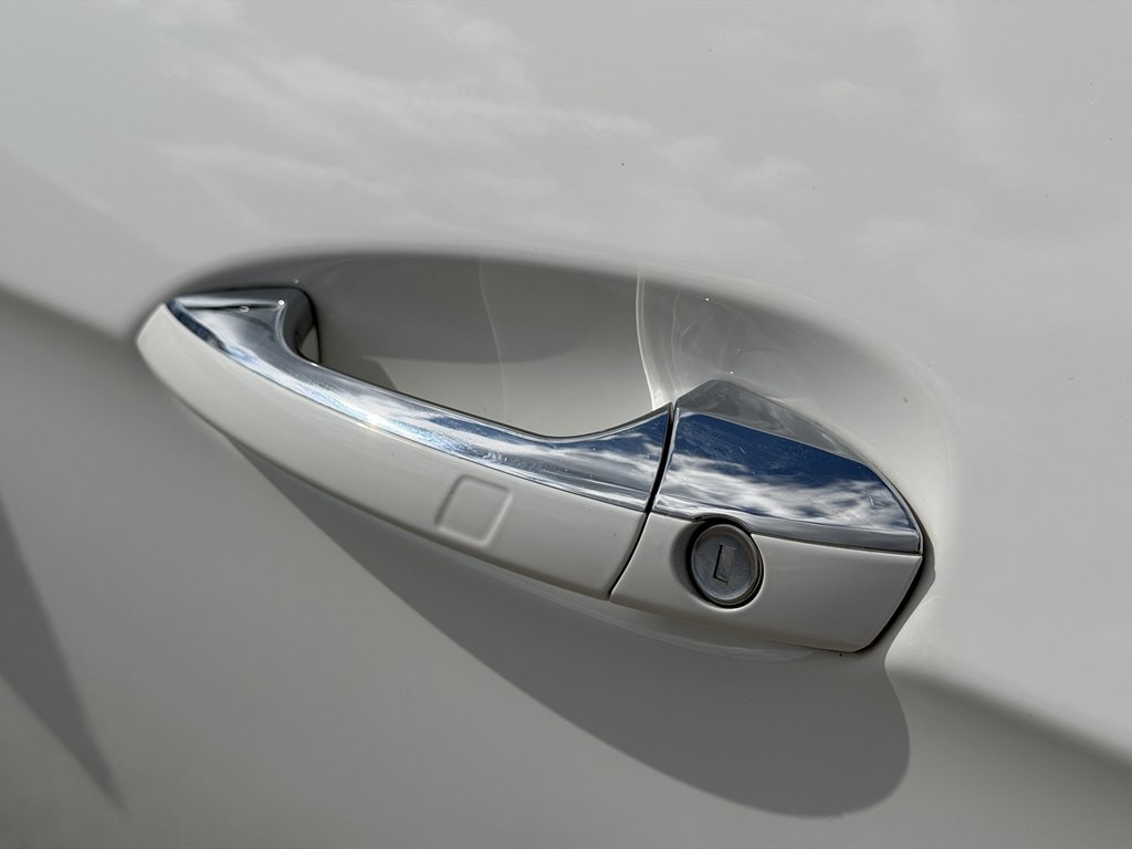 2016 Mercedes-Benz E-Class Image 21