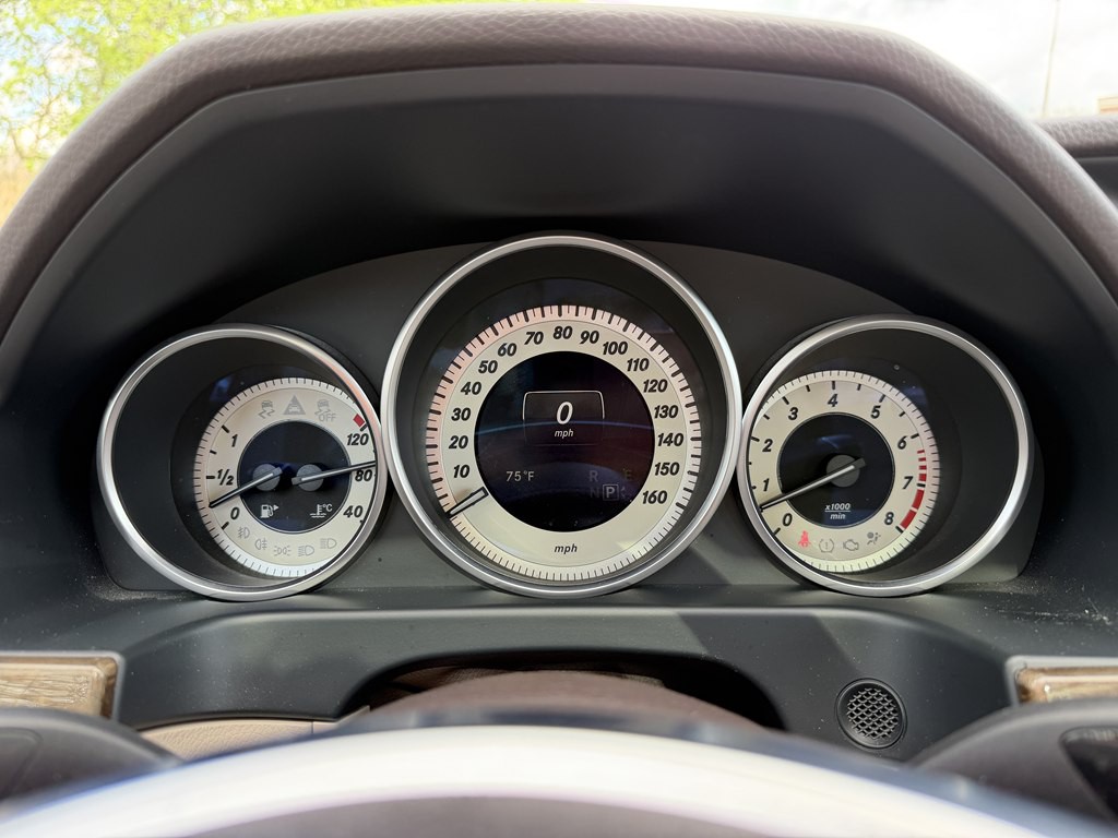 2016 Mercedes-Benz E-Class Image 25