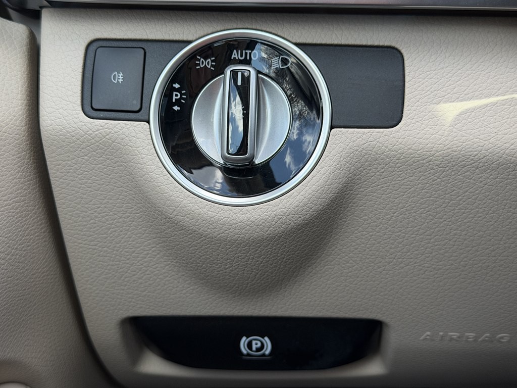 2016 Mercedes-Benz E-Class Image 38