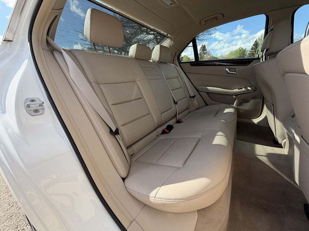 2016 Mercedes-Benz E-Class Image 40