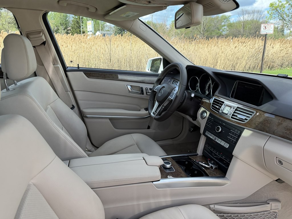 2016 Mercedes-Benz E-Class Image 41