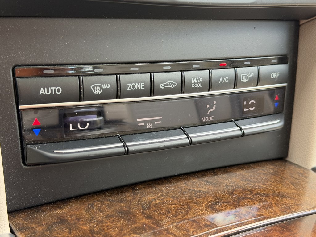 2016 Mercedes-Benz E-Class Image 48