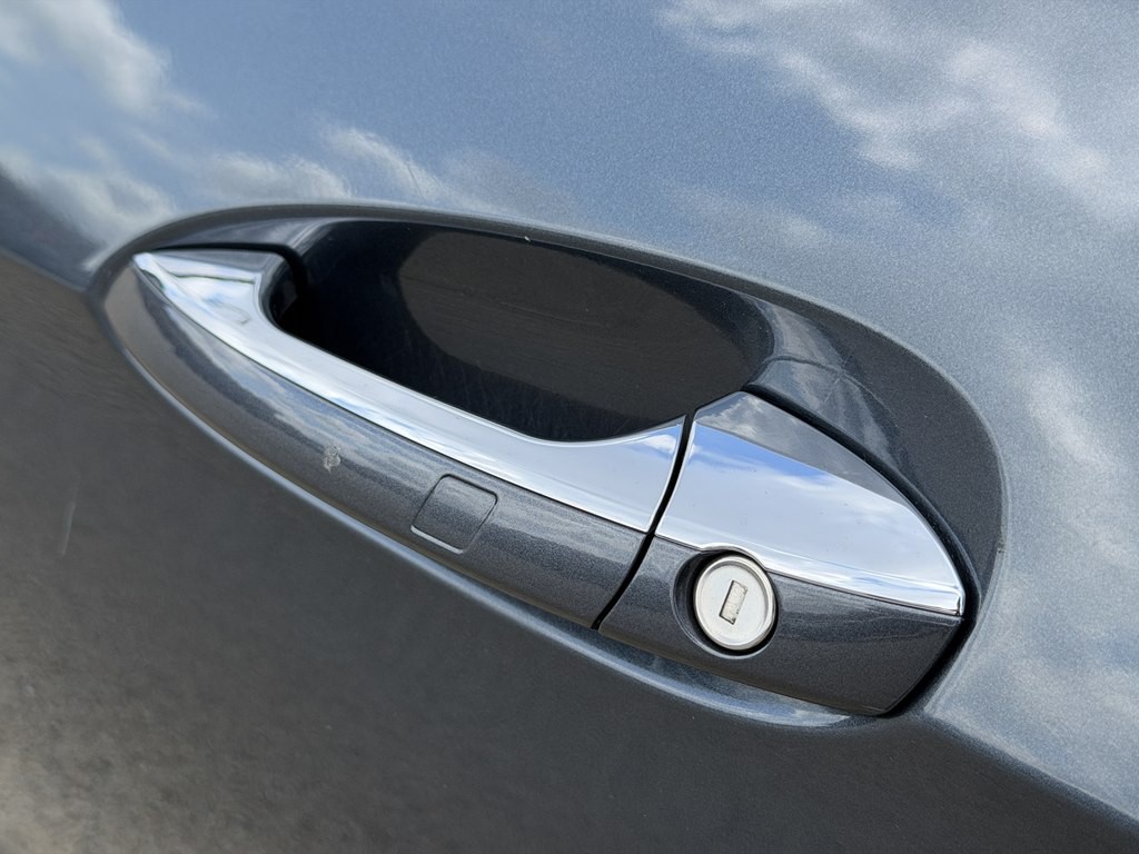 2016 Mercedes-Benz E-Class Image 32