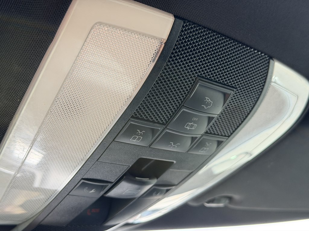 2016 Mercedes-Benz E-Class Image 35