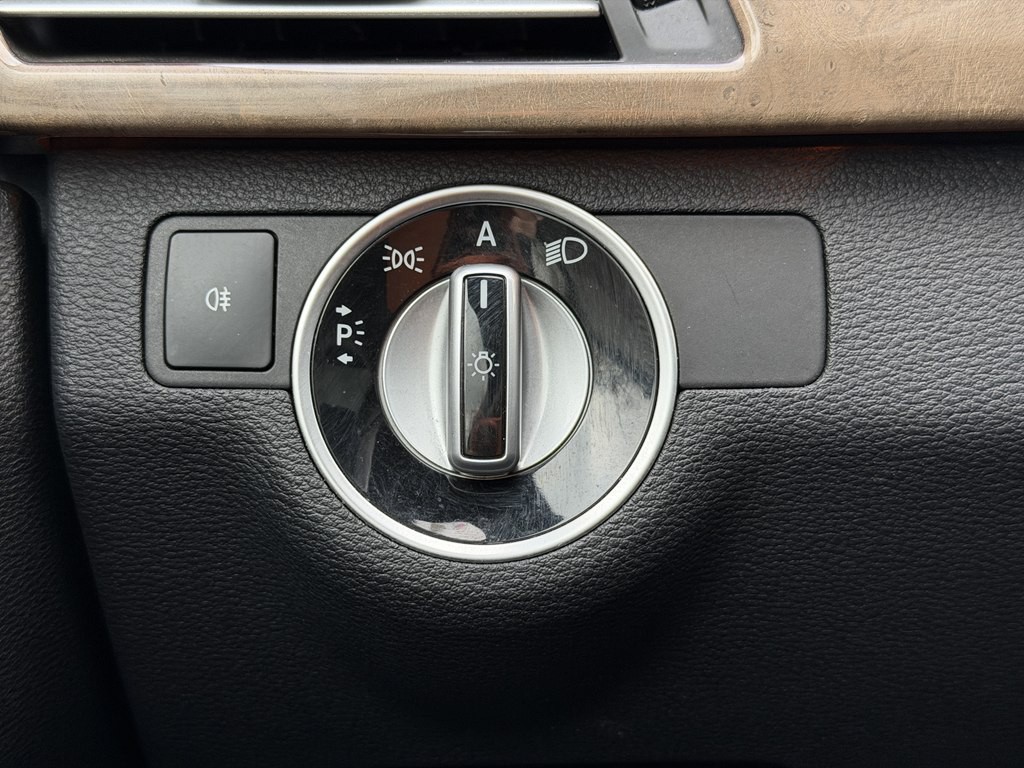 2011 Mercedes-Benz E-Class Image 38