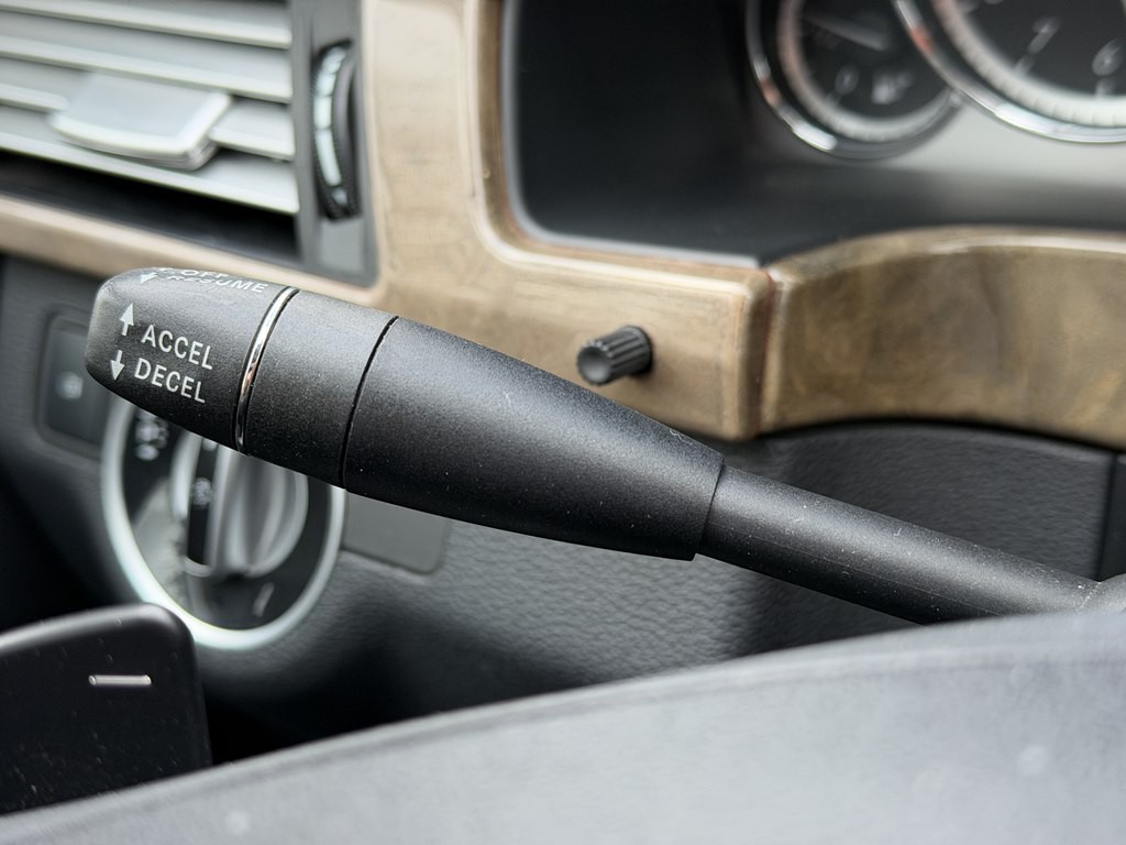 2011 Mercedes-Benz E-Class Image 39