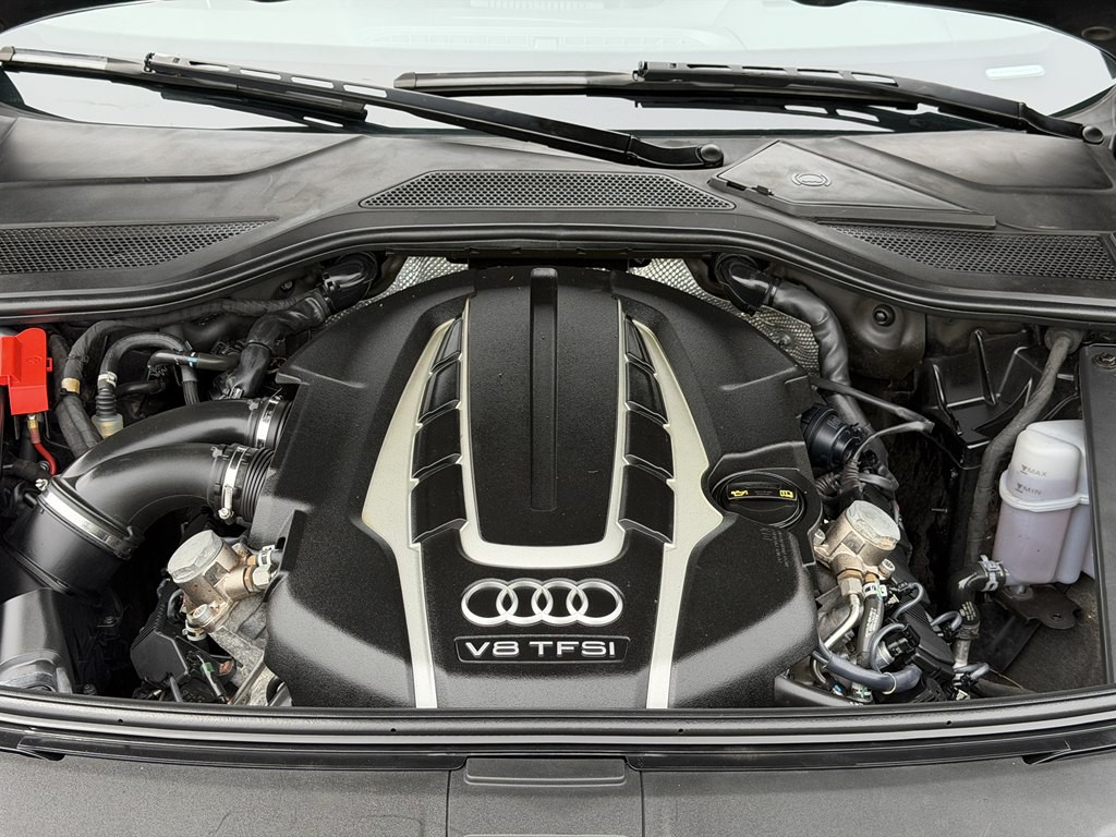 2016 Audi A8 Image 24