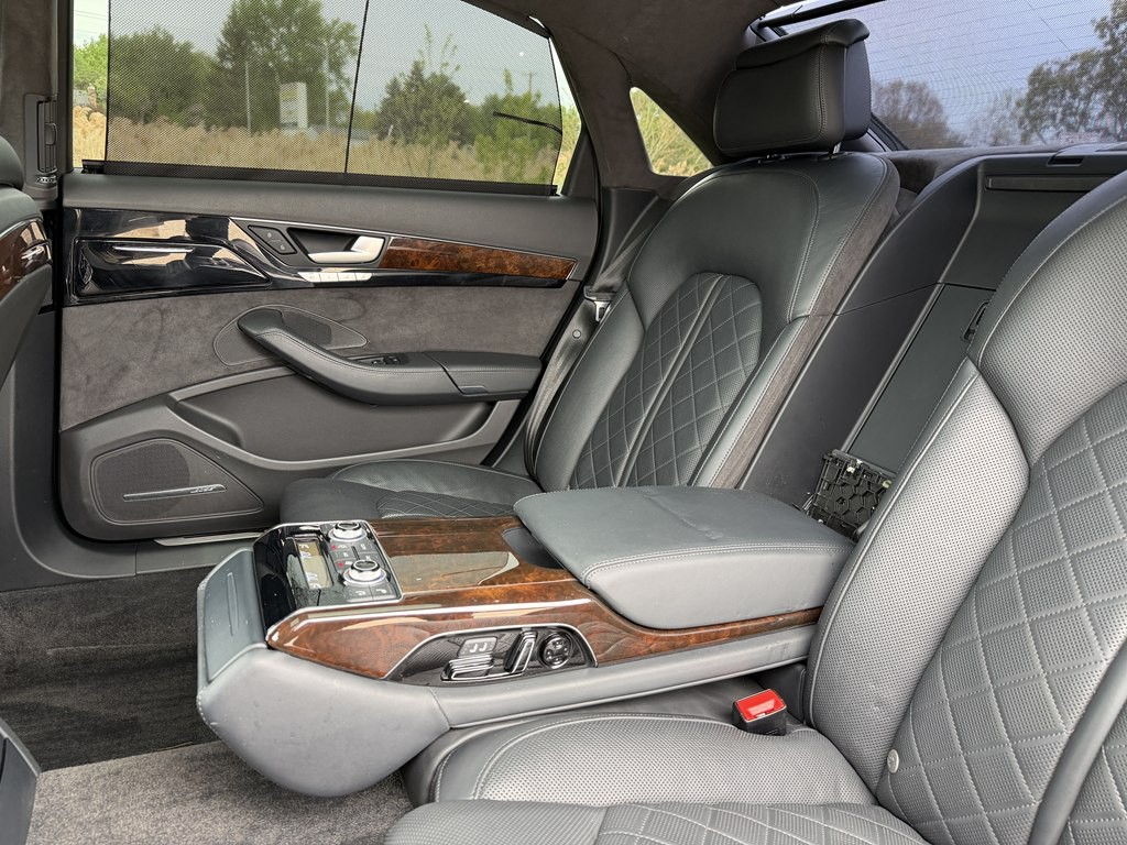 2016 Audi A8 Image 26