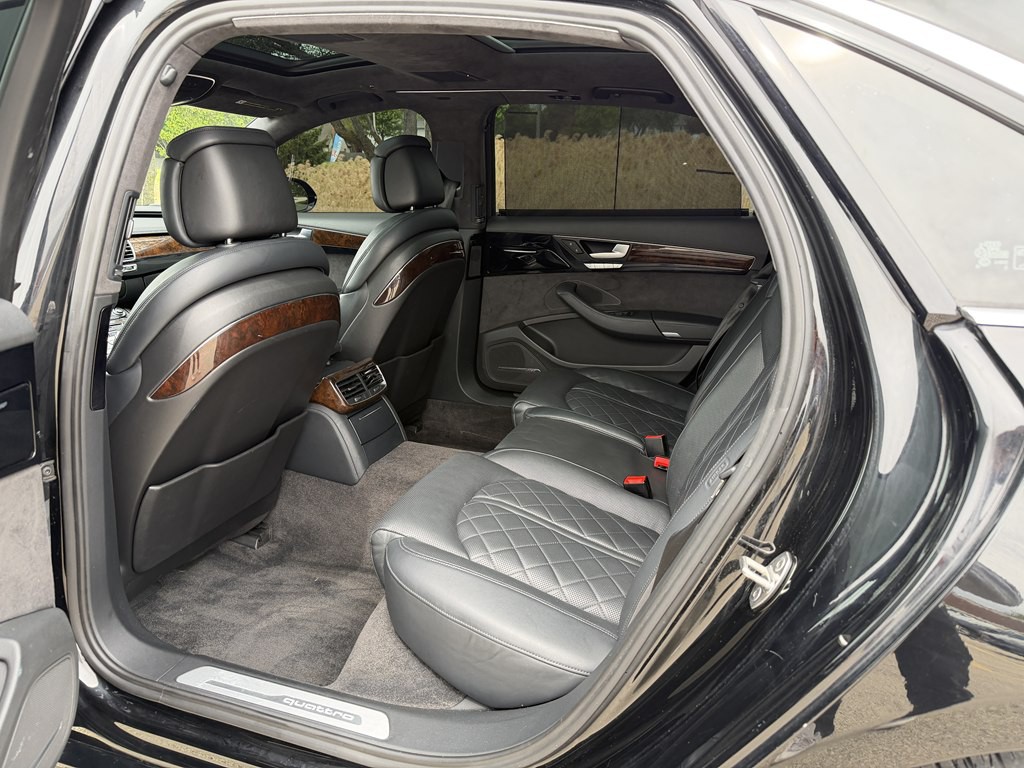 2016 Audi A8 Image 31
