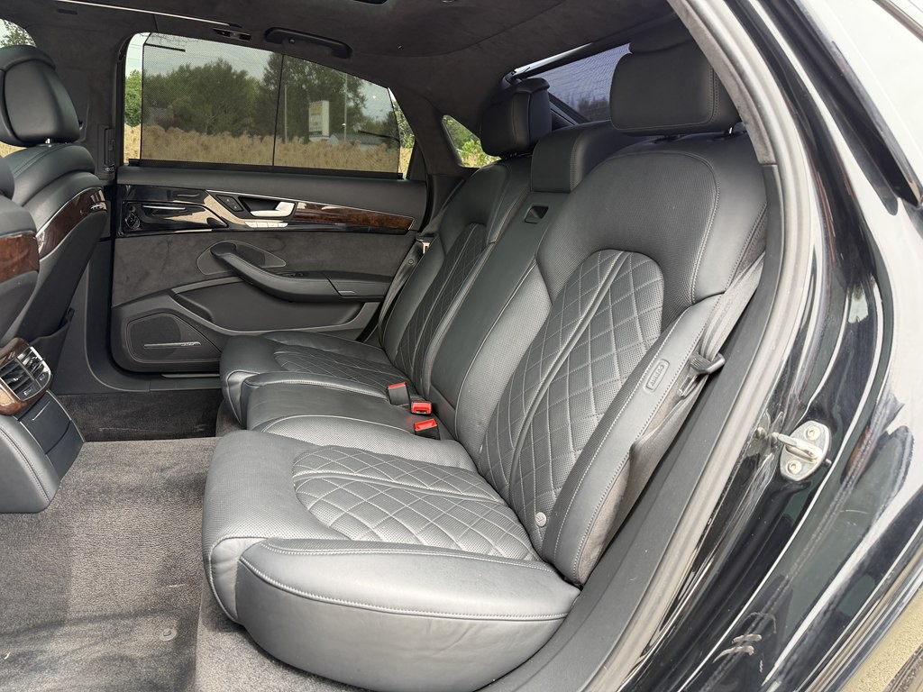 2016 Audi A8 Image 32