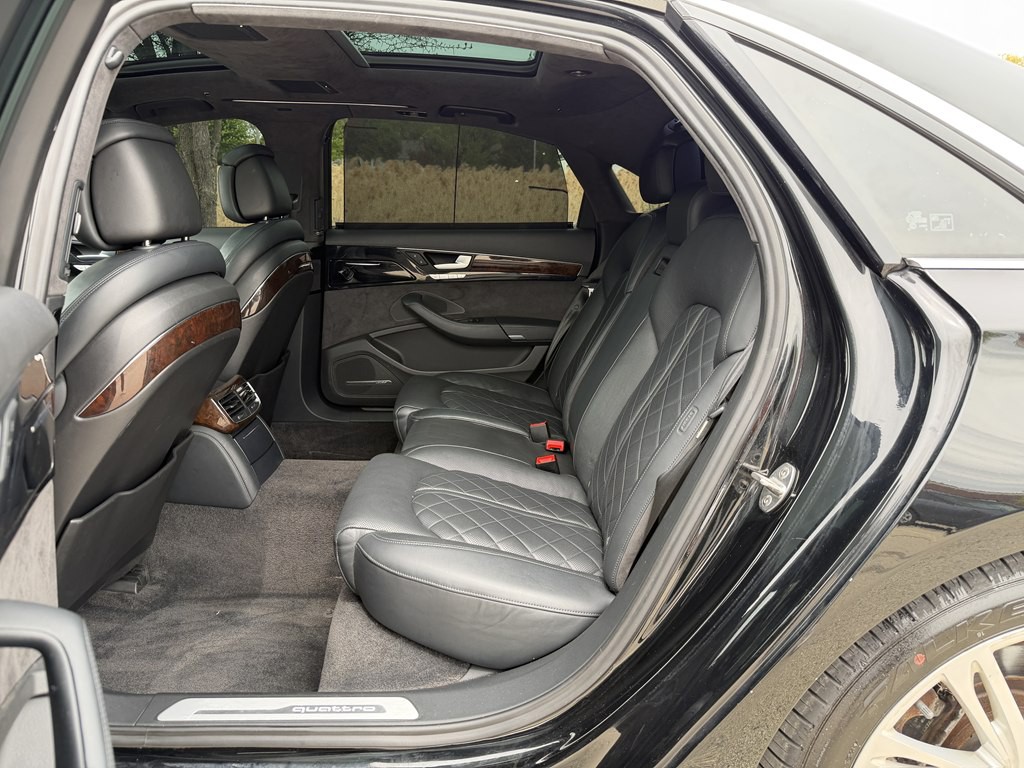 2016 Audi A8 Image 33