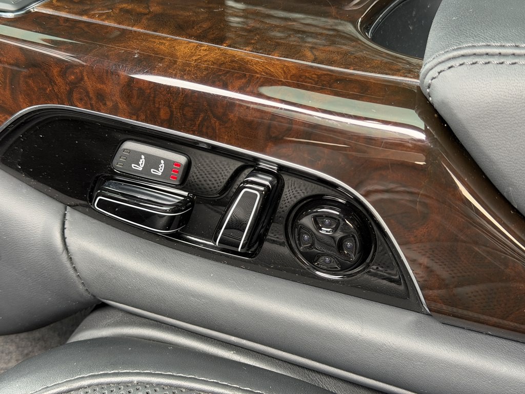 2016 Audi A8 Image 36