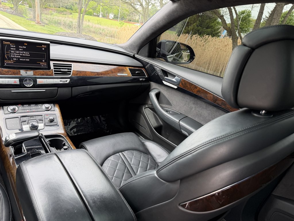 2016 Audi A8 Image 38