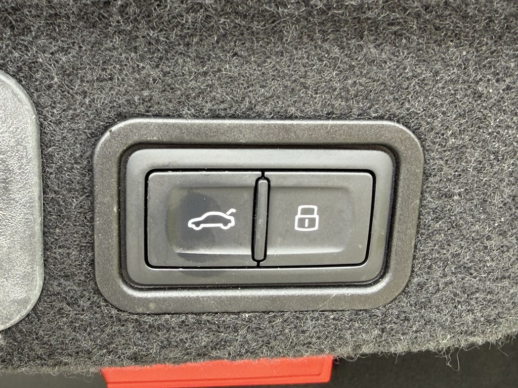 2016 Audi A8 Image 41