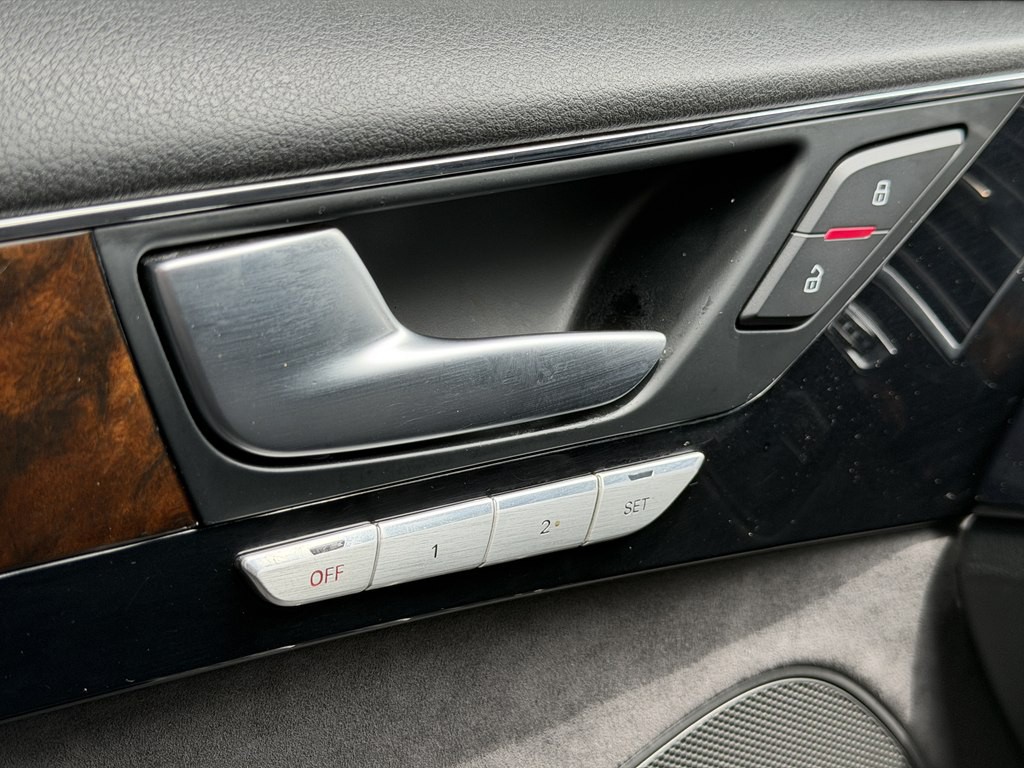 2016 Audi A8 Image 44