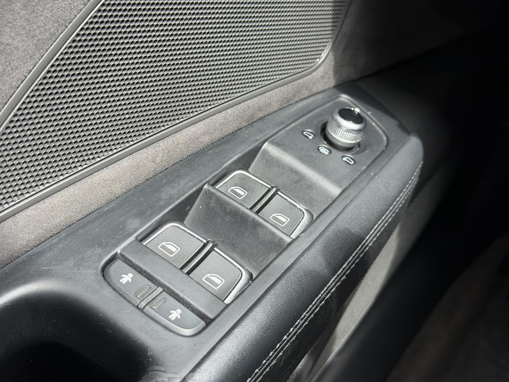 2016 Audi A8 Image 45