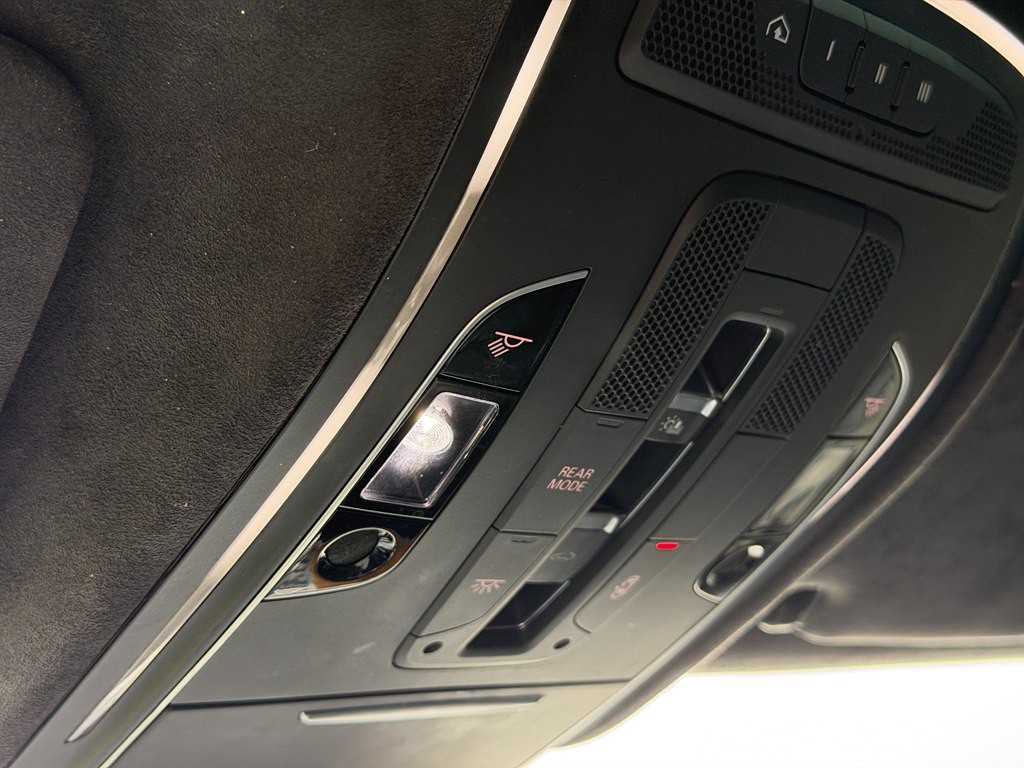 2016 Audi A8 Image 47