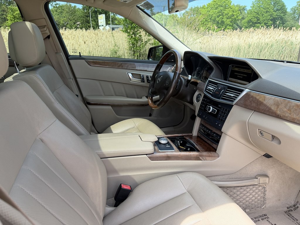 2012 Mercedes-Benz E-Class Image 25
