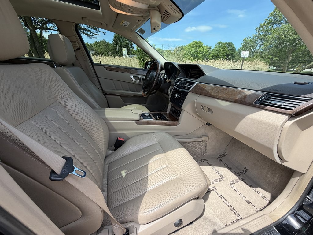 2012 Mercedes-Benz E-Class Image 30