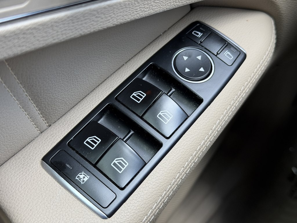 2012 Mercedes-Benz E-Class Image 34