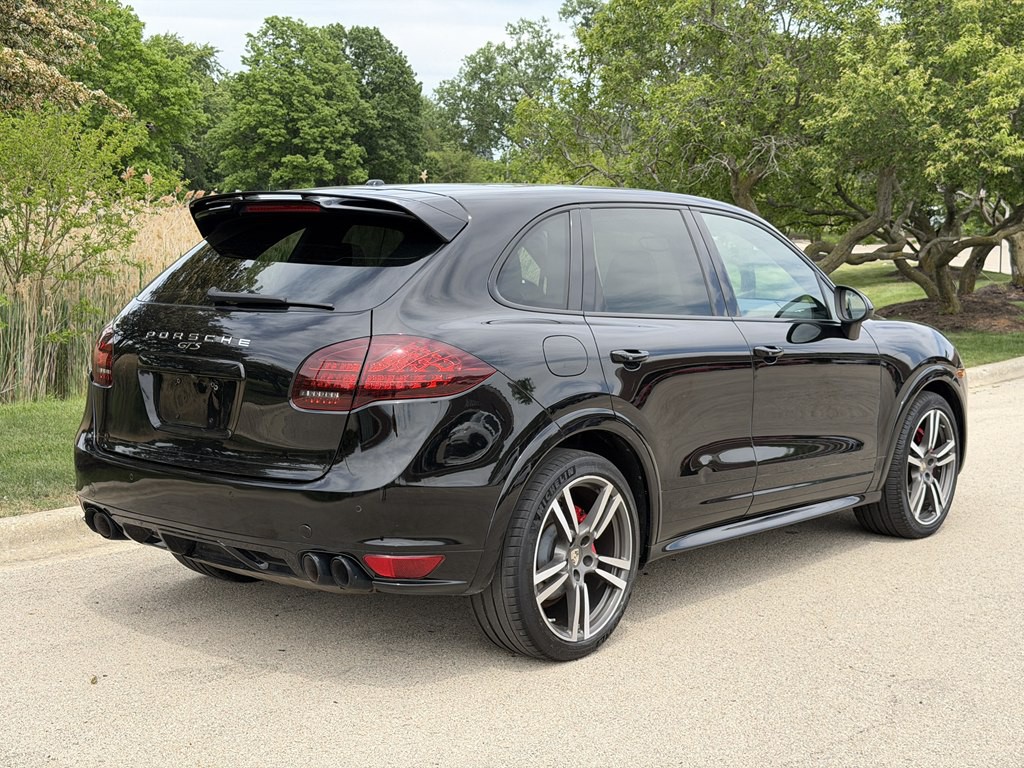 2013 Porsche Cayenne Image 2