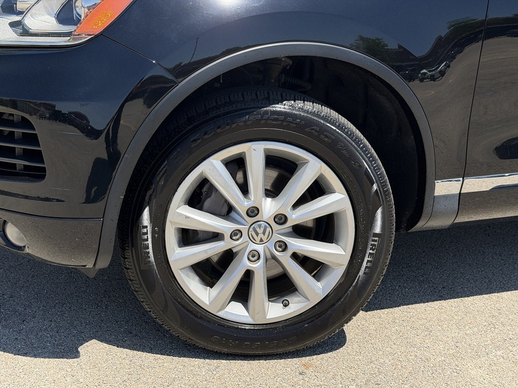 2014 Volkswagen Touareg Image 12