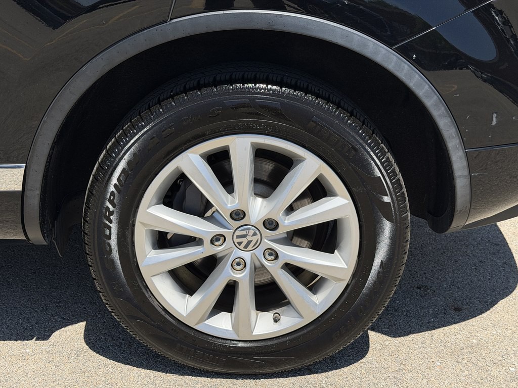 2014 Volkswagen Touareg Image 16