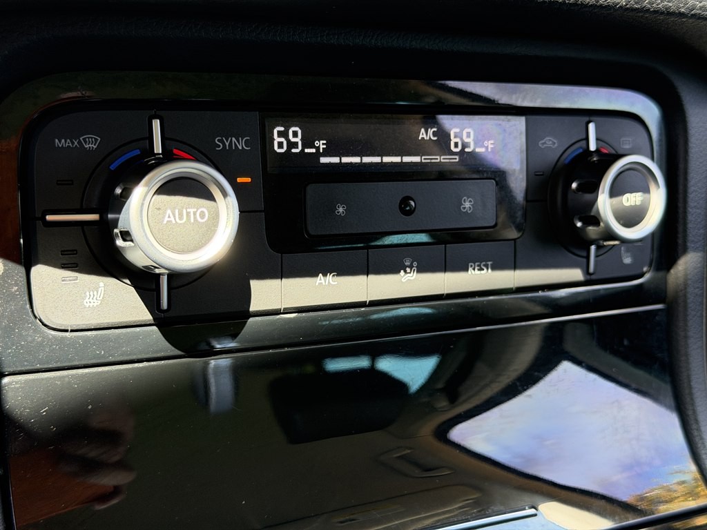 2014 Volkswagen Touareg Image 29