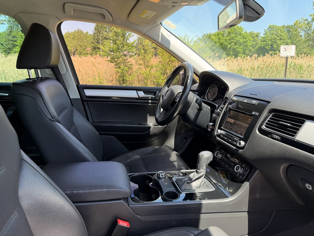 2014 Volkswagen Touareg Image 38