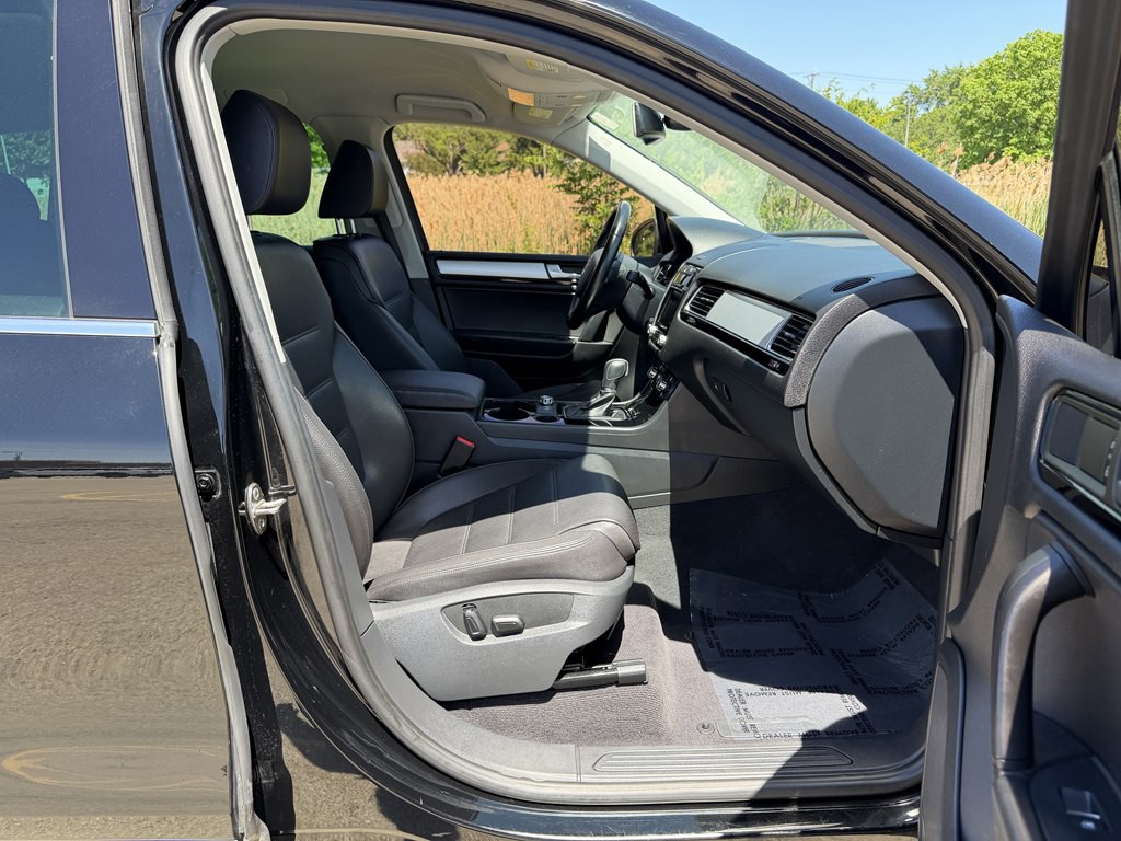 2014 Volkswagen Touareg Image 42