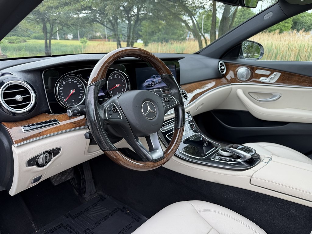 2017 Mercedes-Benz E-Class Image 26