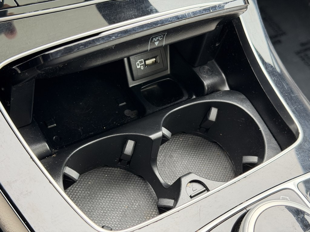 2017 Mercedes-Benz E-Class Image 30