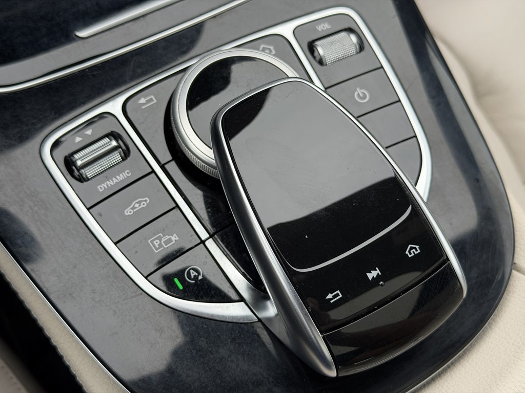 2017 Mercedes-Benz E-Class Image 32