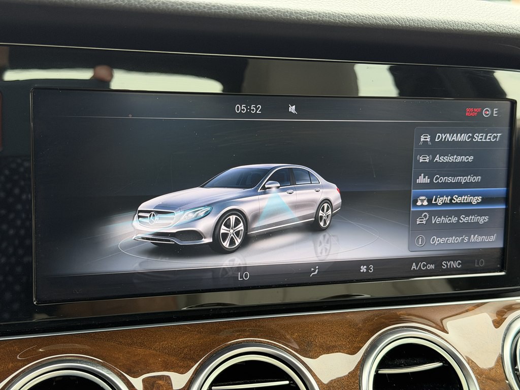 2017 Mercedes-Benz E-Class Image 33