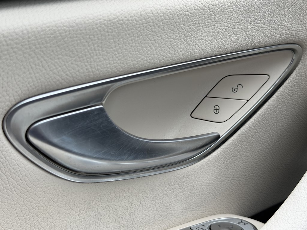 2017 Mercedes-Benz E-Class Image 48