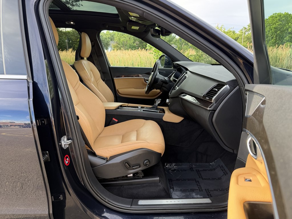 2017 Volvo XC90 Image 32