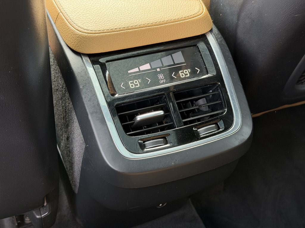 2017 Volvo XC90 Image 38