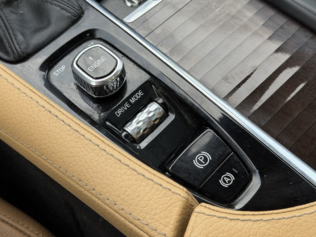 2017 Volvo XC90 Image 39