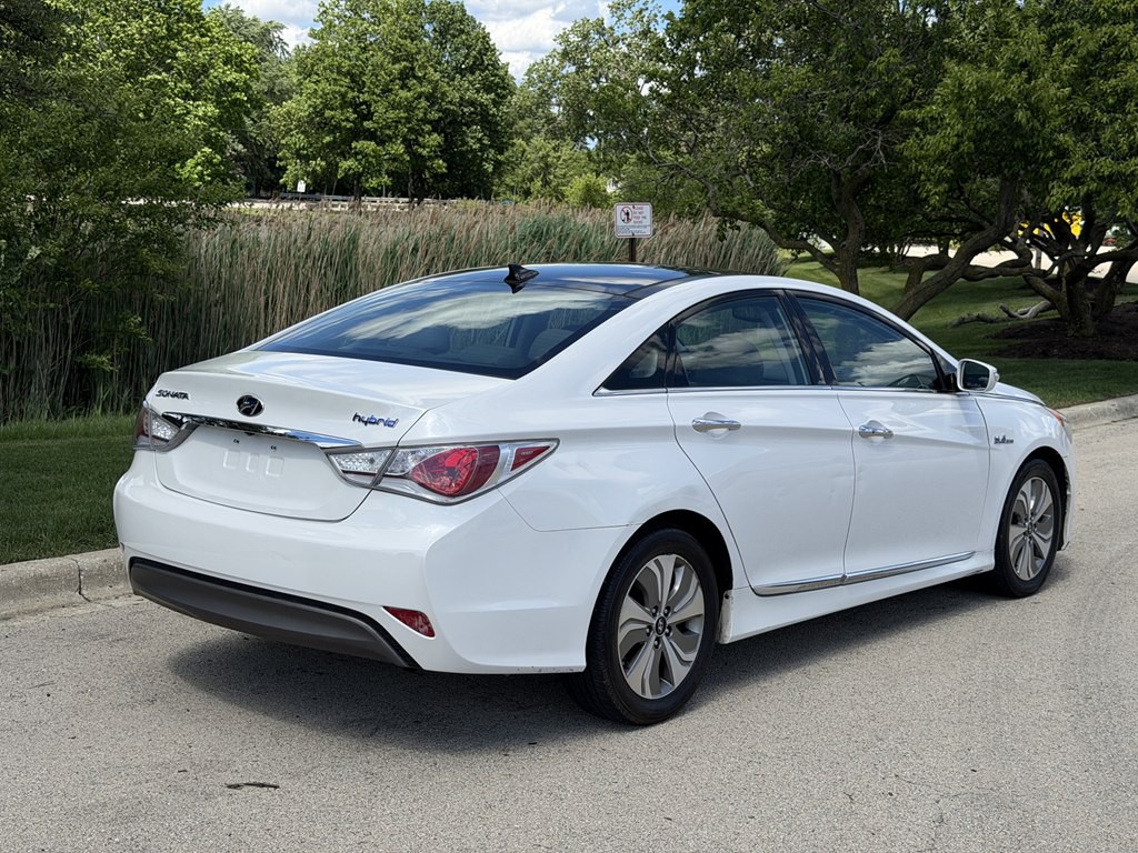 2013 Hyundai Sonata Image 2