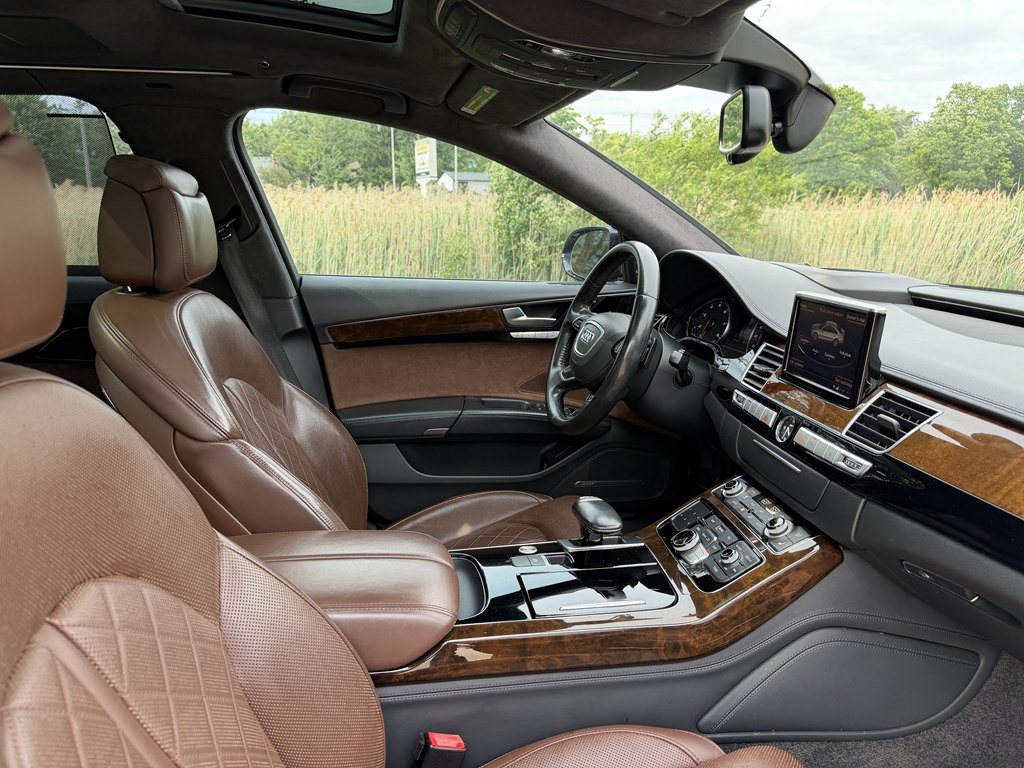 2016 Audi A8 Image 28