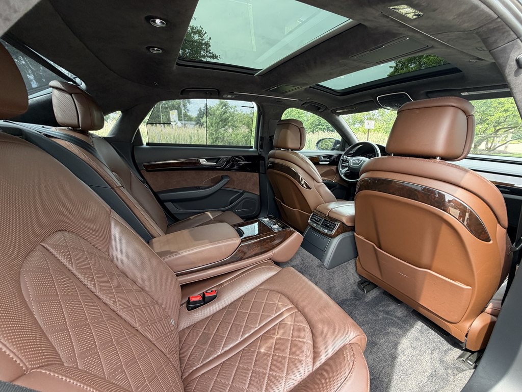 2016 Audi A8 Image 30
