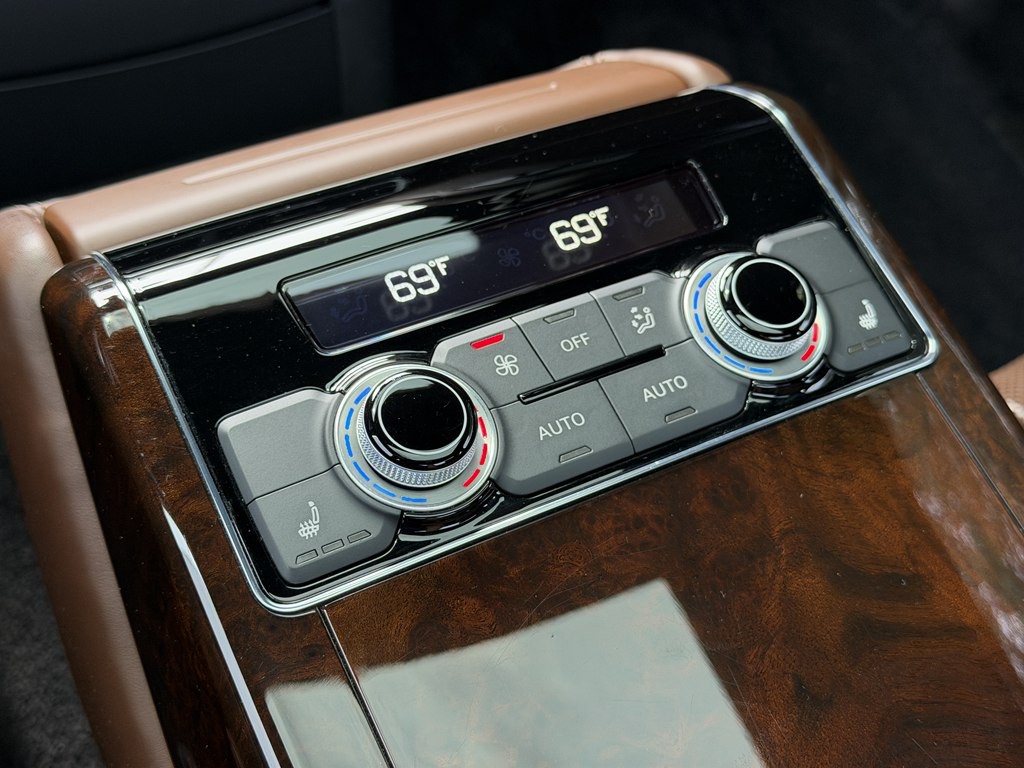 2016 Audi A8 Image 32