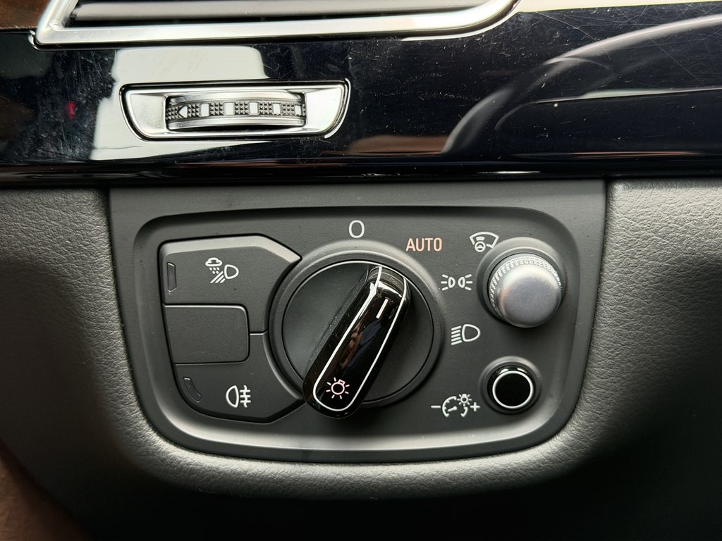 2016 Audi A8 Image 39