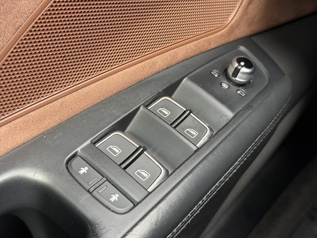 2016 Audi A8 Image 40