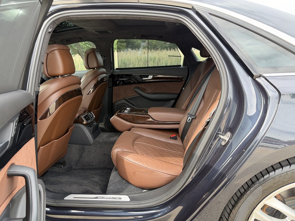 2016 Audi A8 Image 43