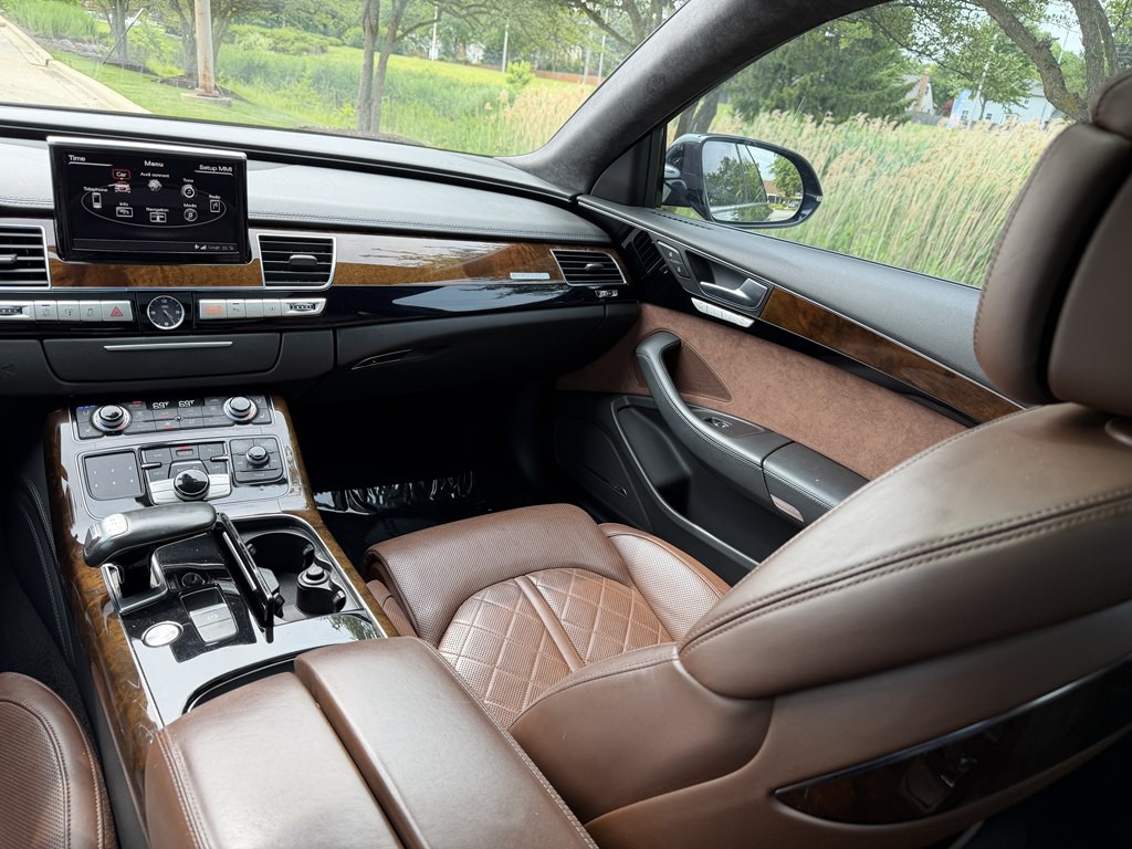 2016 Audi A8 Image 44