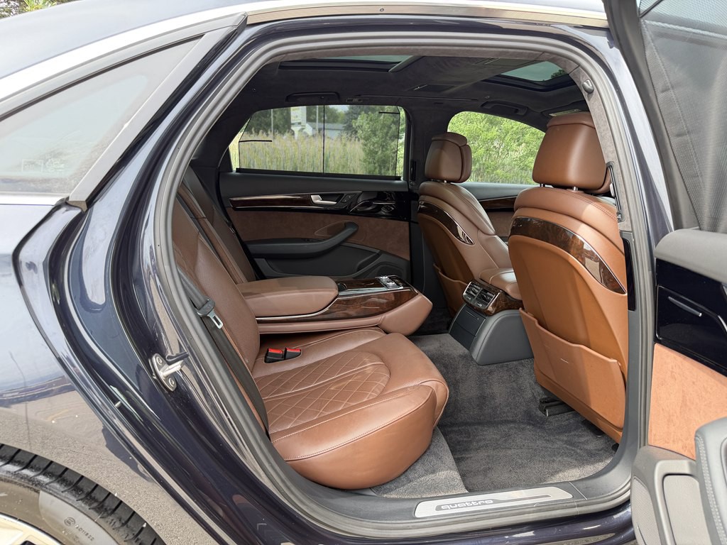 2016 Audi A8 Image 47