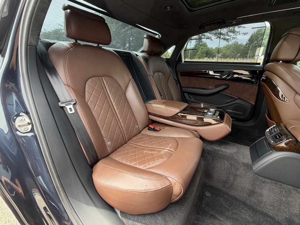 2016 Audi A8 Image 48
