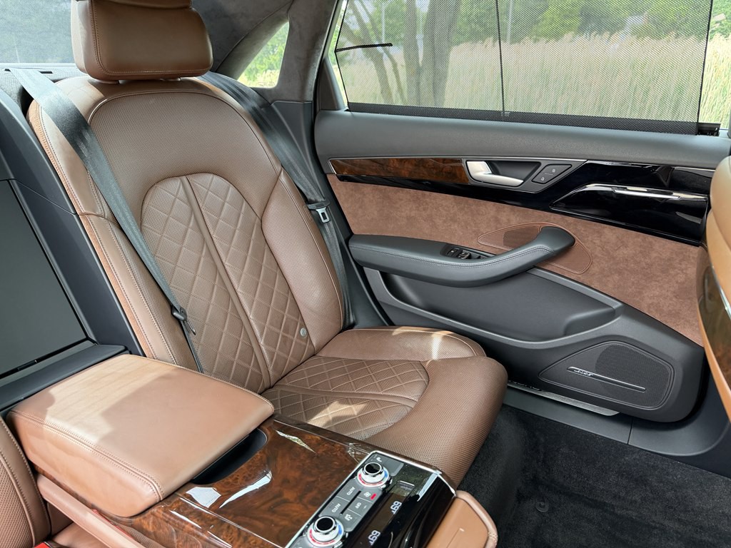 2016 Audi A8 Image 51